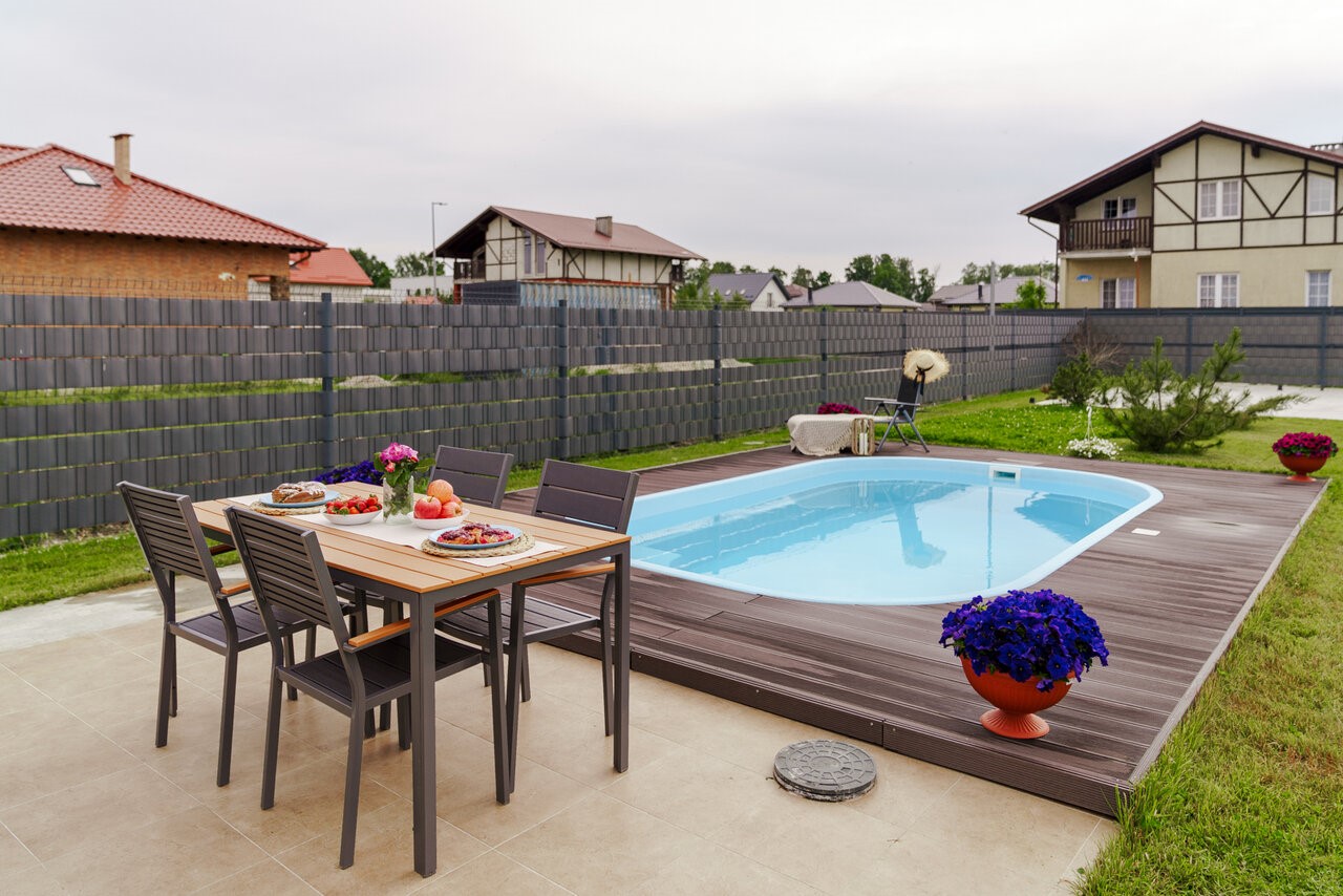 Название: Уютный дом с бассейном и баней